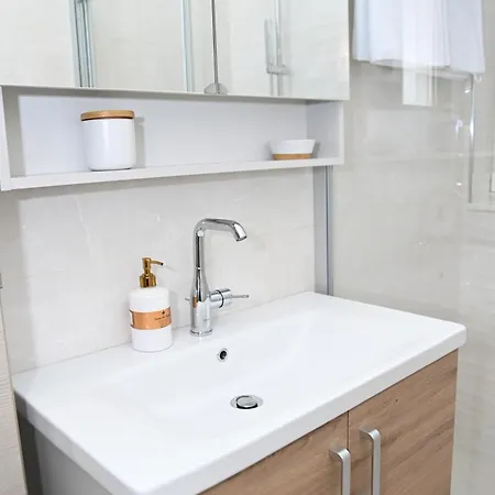 Apartment One Bedroom Zefir Near Stikovica