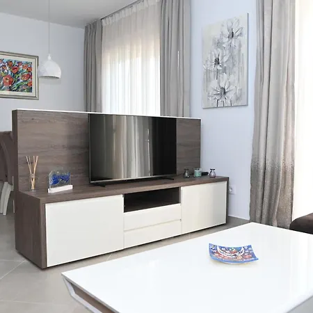 Apartment One Bedroom Zefir Near Stikovica *
