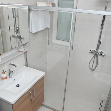 Apartment One Bedroom Zefir Near Stikovica *