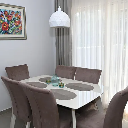 One Bedroom Zefir Near Stikovica Apartment *