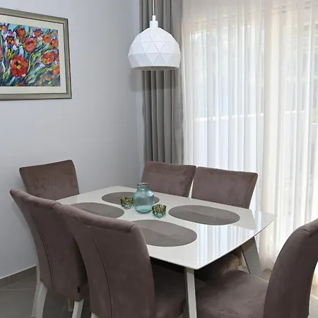 Apartment One Bedroom Zefir Near Stikovica *