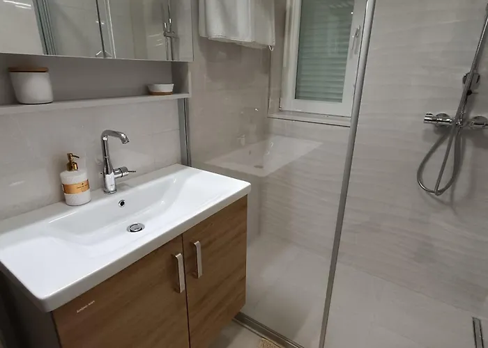 One Bedroom Zefir Near Stikovica 扎通