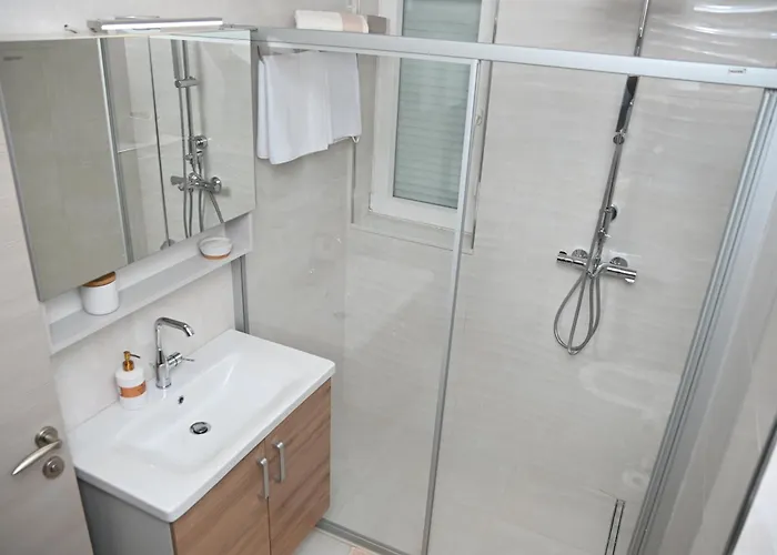Apartment One Bedroom Zefir Near Stikovica *