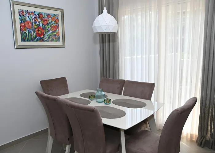 Apartment One Bedroom Zefir Near Stikovica *