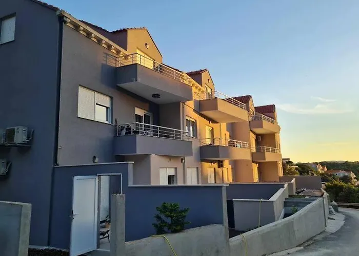 Apartment One Bedroom Zefir Near Stikovica *